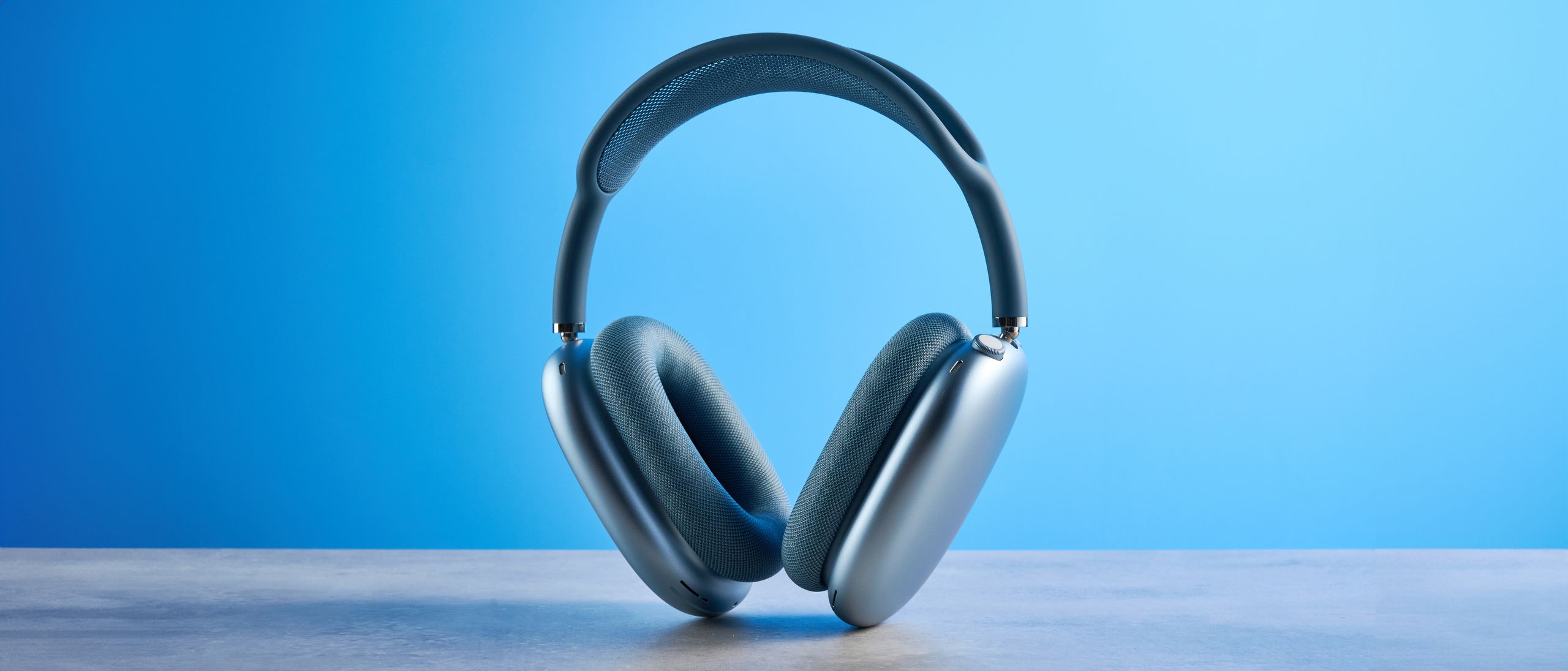 AirPods Max 2 Review: Smart Upgrade, Same Design Flaws?